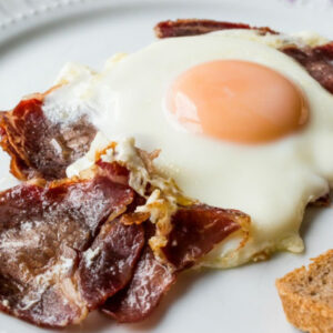 Pastırmalı Yumurta